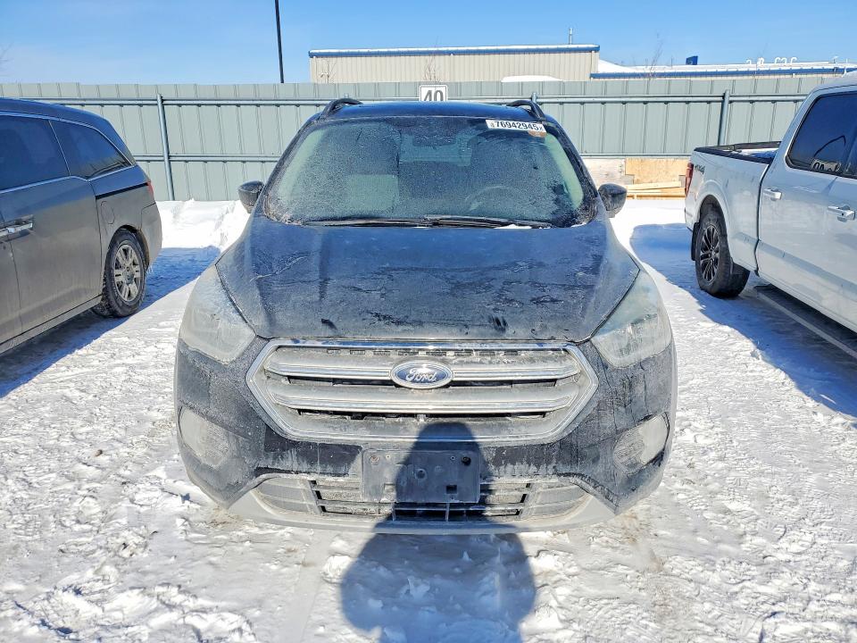 76942945 :رقم المزاد ، 1FMCU9GD1HUD21544 vin ، 2017 Ford Escape Se مزاد بيع