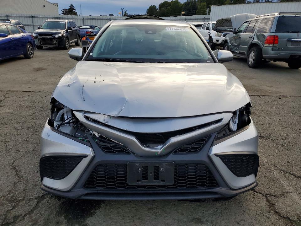 Продаж на аукціоні авто 2021 Toyota Camry, vin: 4T1G11AK6MU530484, номер лоту: 77686825