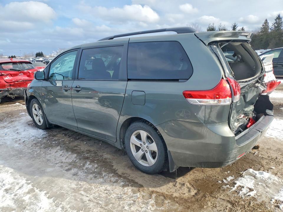 2014 Toyota Sienna მანქანა იყიდება აუქციონზე, vin: 5TDKK3DC4ES425766, აუქციონის ნომერი: 75596745