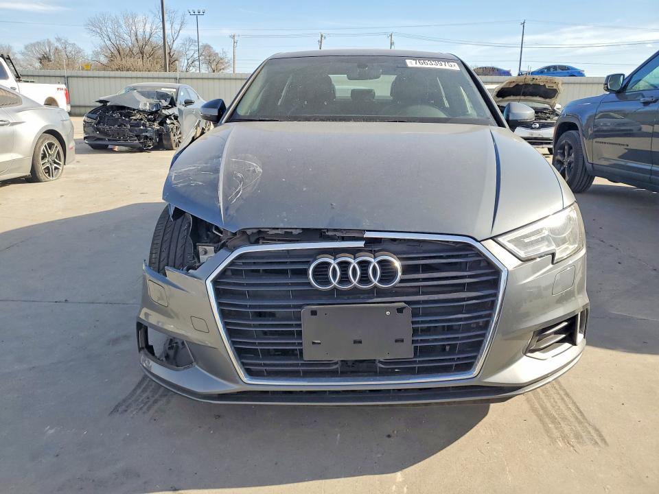 76633975 :رقم المزاد ، WAUAUGFF9J1038137 vin ، 2018 Audi A3 مزاد بيع