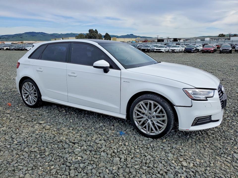 Продажа на аукционе авто 2018 Audi A3, vin: WAUUPBFF8JA054692, номер лота: 97301535