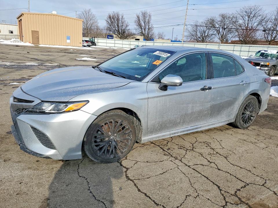 75883915 :رقم المزاد ، 4T1B11HK4KU692384 vin ، 2019 Toyota Camry مزاد بيع