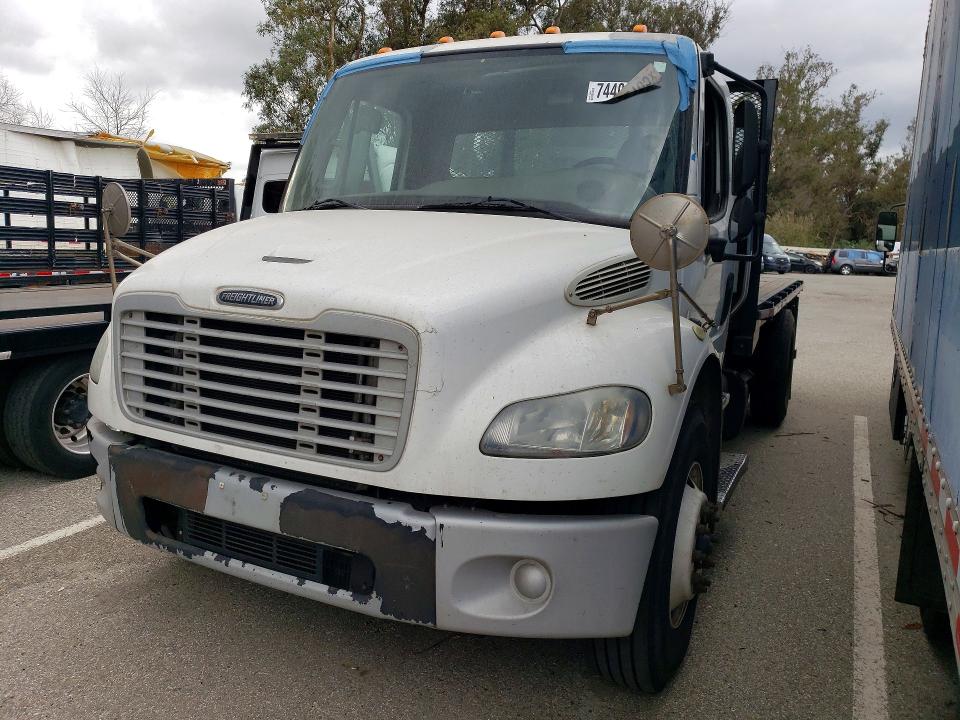 74402165 :رقم المزاد ، 1FVACWDT4GHGY4864 vin ، 2016 Freightliner M2 106 Med مزاد بيع