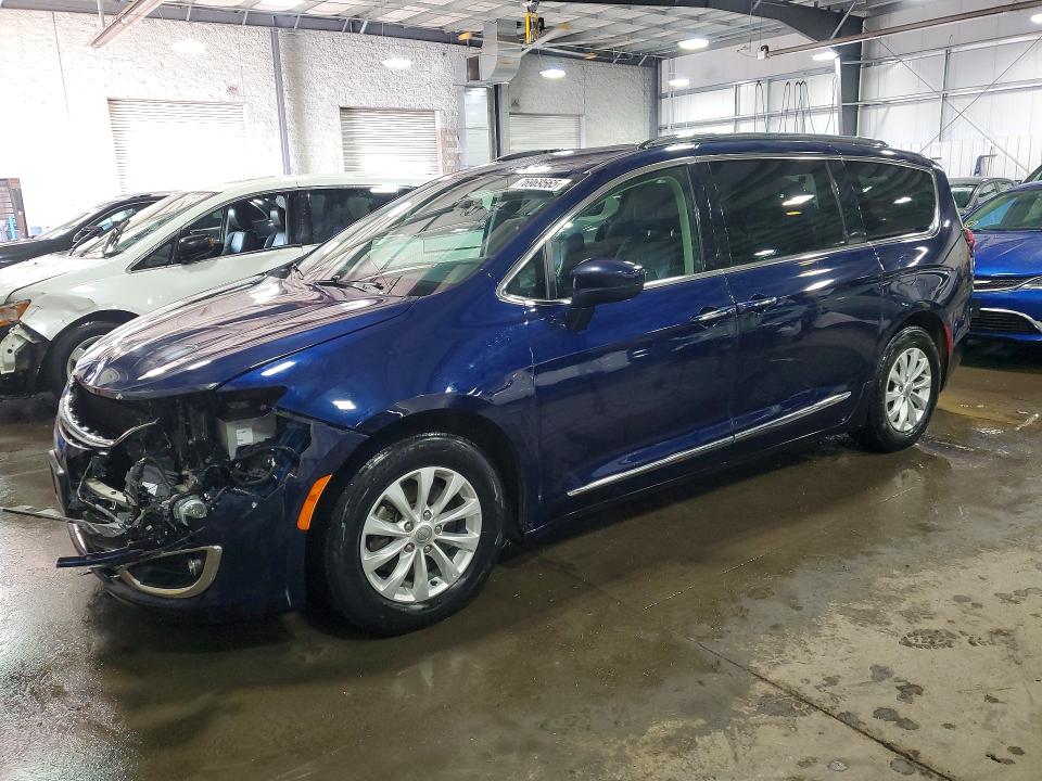 76969565 :رقم المزاد ، 2C4RC1BG5KR537289 vin ، 2019 Chrysler Pacifica مزاد بيع