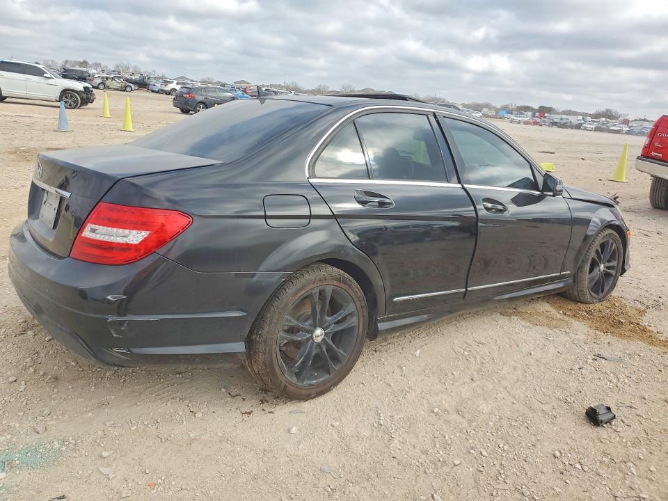 2013 Mercedes-benz C მანქანა იყიდება აუქციონზე, vin: WDDGF4HB0DA769968, აუქციონის ნომერი: 77778245