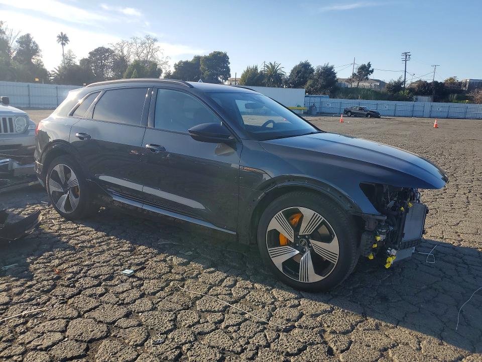 Продаж на аукціоні авто 2023 Audi E-tron, vin: WA1LAAGE0PB024552, номер лоту: 75879095