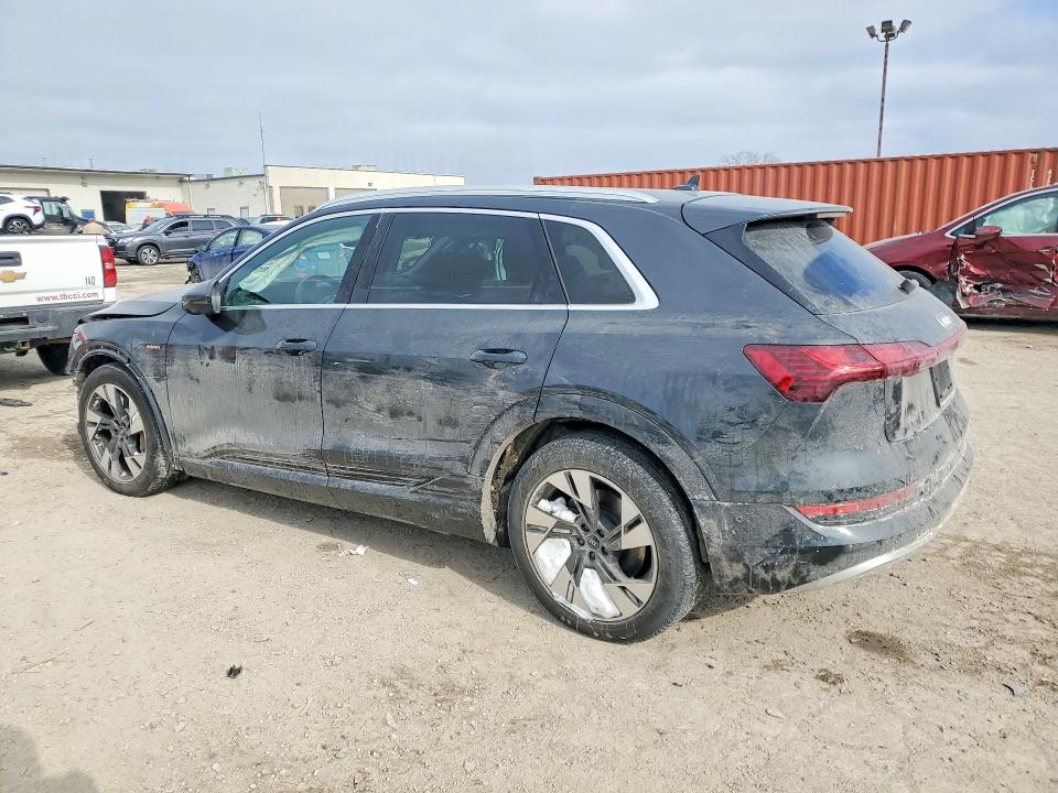 2022 Audi E-tron მანქანა იყიდება აუქციონზე, vin: WA1LAAGE1NB014657, აუქციონის ნომერი: 79069905