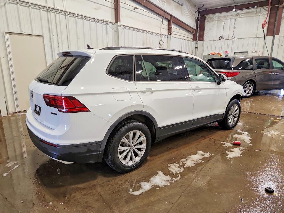 75905975 :رقم المزاد ، 3VV0B7AX6LM095875 vin ، 2020 Volkswagen Tiguan مزاد بيع