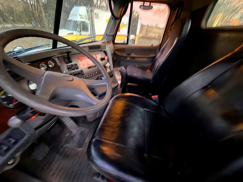 79116035 :رقم المزاد ، 1FUBBAA862PJ88345 vin ، 2002 Freightliner Conventional مزاد بيع
