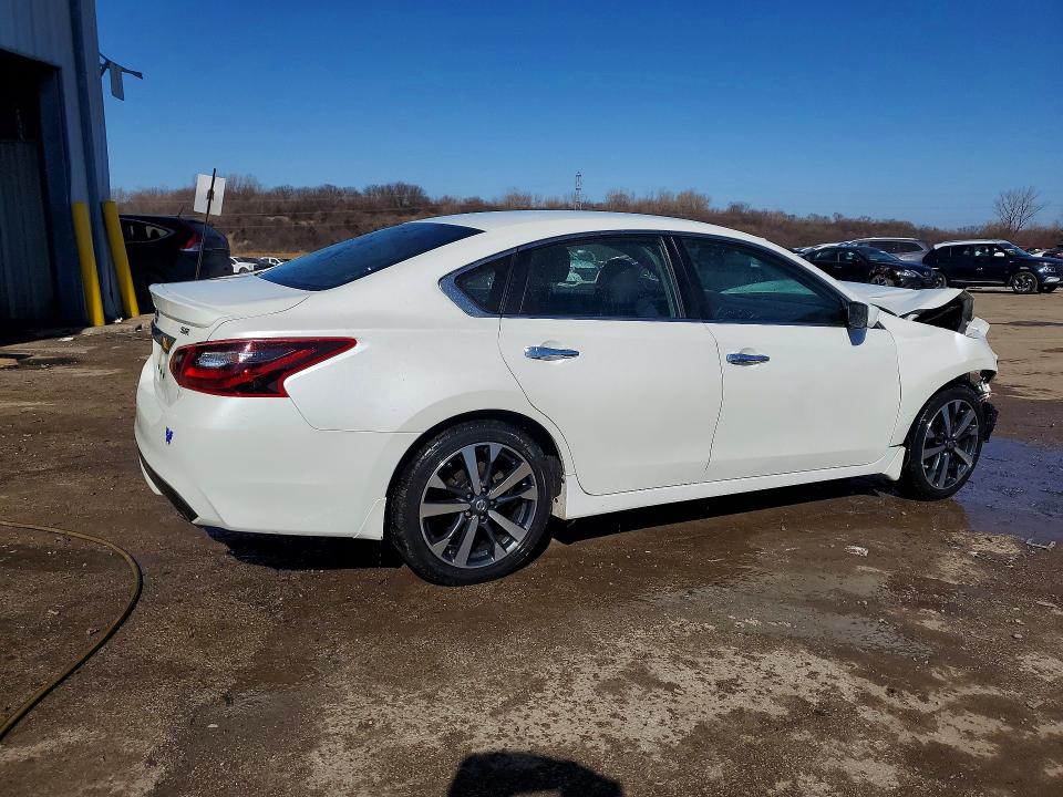 77822315 :رقم المزاد ، 1N4AL3AP5HC492890 vin ، 2017 Nissan Altima مزاد بيع