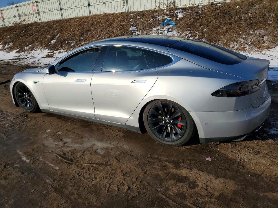 Продажа на аукционе авто 2015 Tesla Model S, vin: 5YJSA1E4XFF116419, номер лота: 79233635