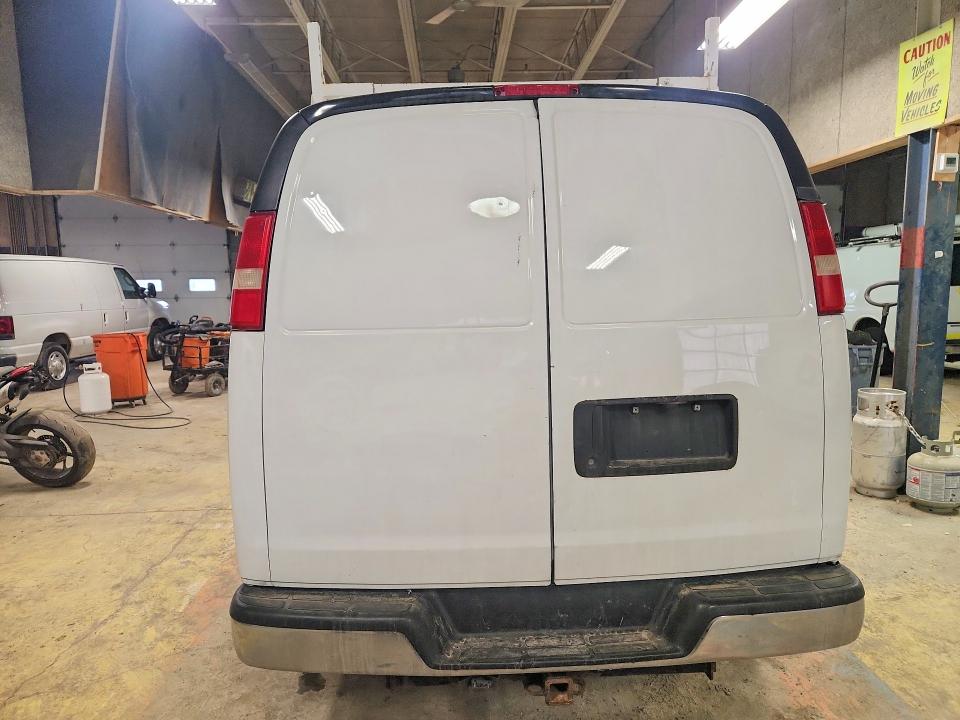 75624335 :رقم المزاد ، 1GCWGFCA0E1162290 vin ، 2014 Chev Express G2500 مزاد بيع