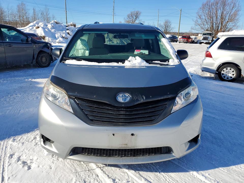 2015 Toyota Sienna მანქანა იყიდება აუქციონზე, vin: 5TDZK3DC4FS595626, აუქციონის ნომერი: 77204995