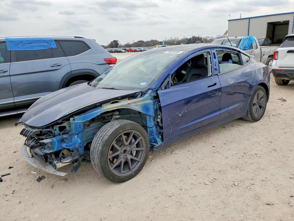 77601835 :رقم المزاد ، 5YJ3E1EA6NF368861 vin ، 2022 Tesla Model 3 مزاد بيع