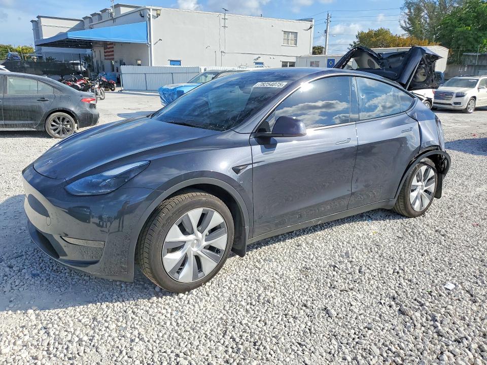 2024 Tesla Model Y მანქანა იყიდება აუქციონზე, vin: 7SAYGDED4RF092443, აუქციონის ნომერი: 78254075