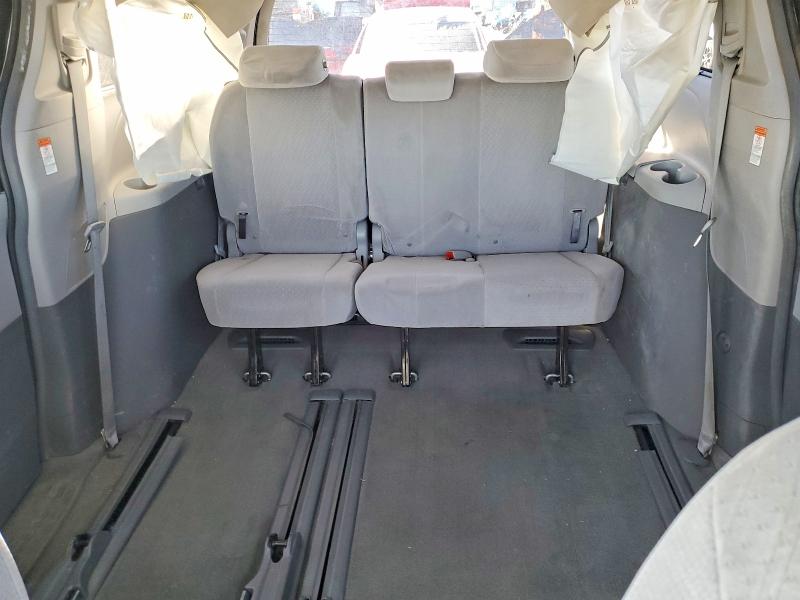 77886765 :رقم المزاد ، 5TDKK3DC4FS610675 vin ، 2015 Toyota Sienna مزاد بيع