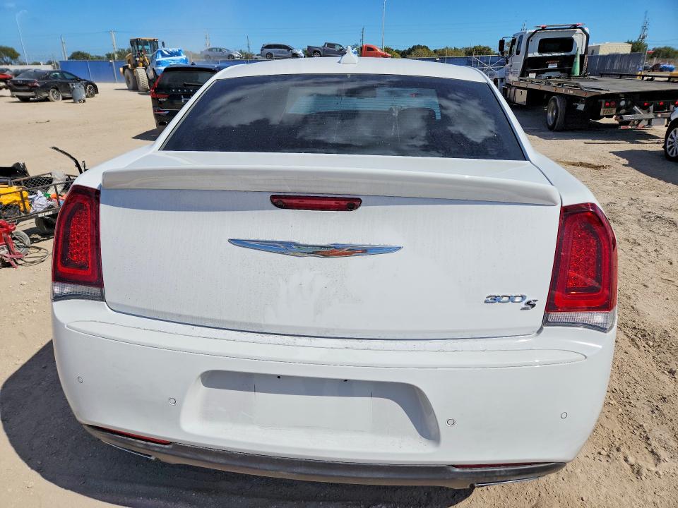 Продажа на аукционе авто 2018 Chrysler 300, vin: 2C3CCABG7JH243729, номер лота: 76840485