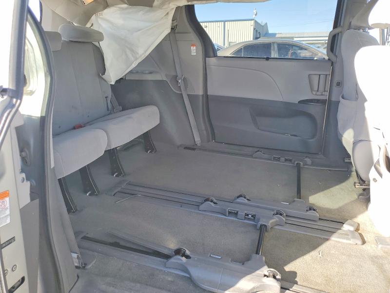 77886765 :رقم المزاد ، 5TDKK3DC4FS610675 vin ، 2015 Toyota Sienna مزاد بيع