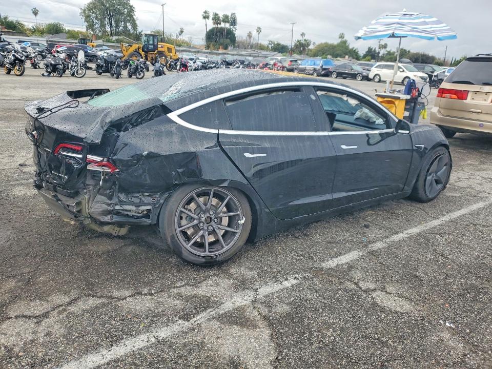 Продажа на аукционе авто 2018 Tesla Model 3, vin: 5YJ3E1EB2JF112476, номер лота: 77765195