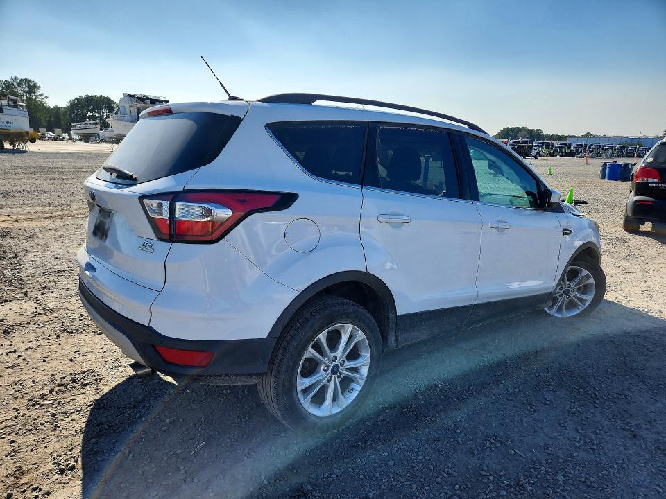 Продажа на аукционе авто 2017 Ford Escape, vin: 1FMCU0GDXHUB73440, номер лота: 77525765