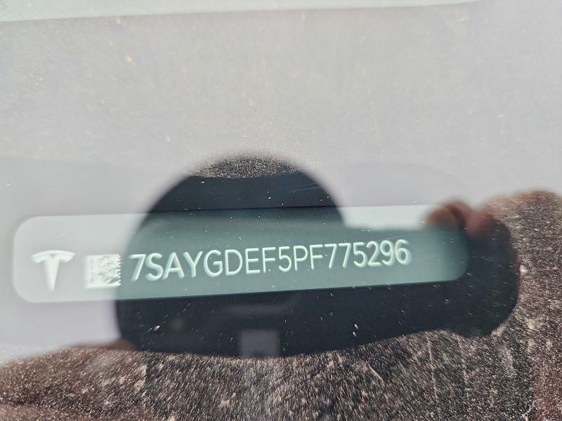 76865525 :رقم المزاد ، 7SAYGDEF5PF775296 vin ، 2023 Tesla Model Y مزاد بيع