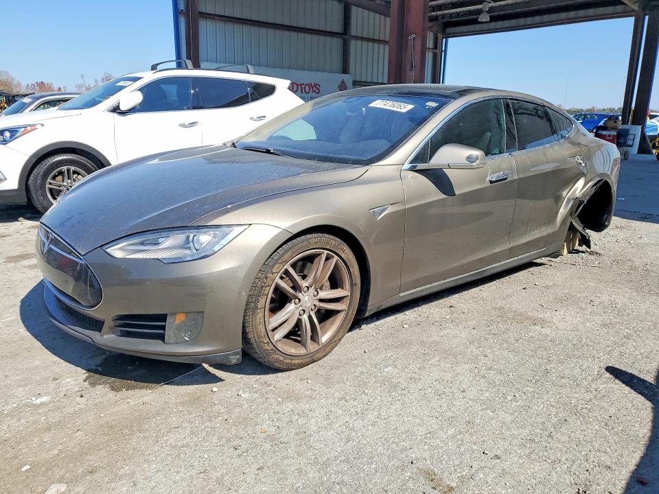 Продажа на аукционе авто 2015 Tesla Model S, vin: 5YJSA1S24FF089186, номер лота: 77476065