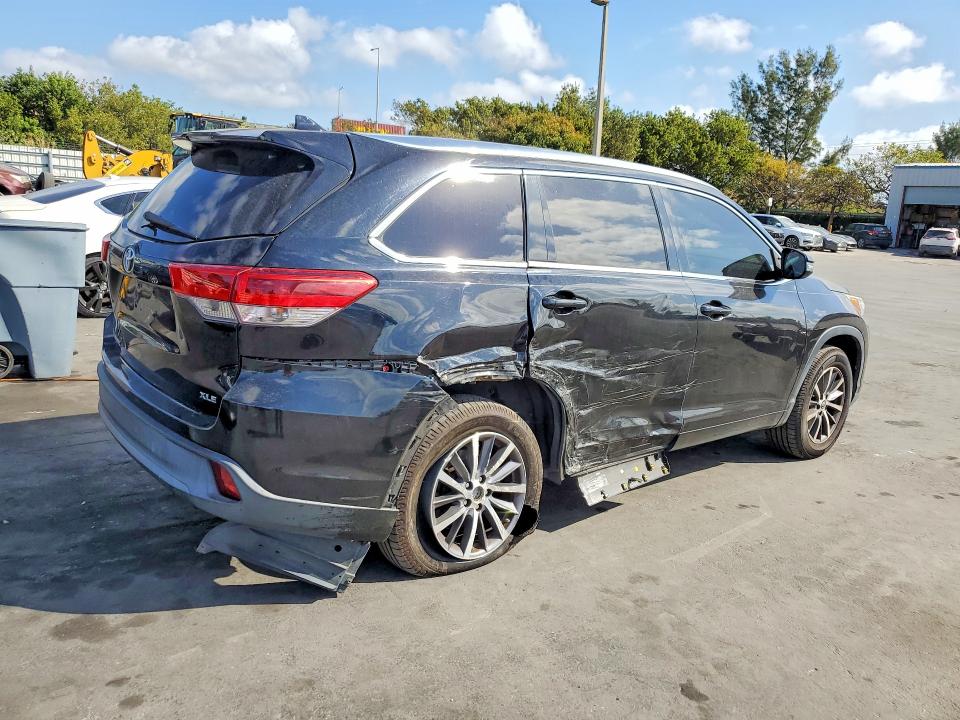 78790355 :رقم المزاد ، 5TDKZRFH1HS523942 vin ، 2017 Toyota Highlander مزاد بيع