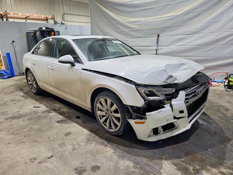 Продажа на аукционе авто 2017 Audi A4, vin: WAUANAF45HN001534, номер лота: 77897915
