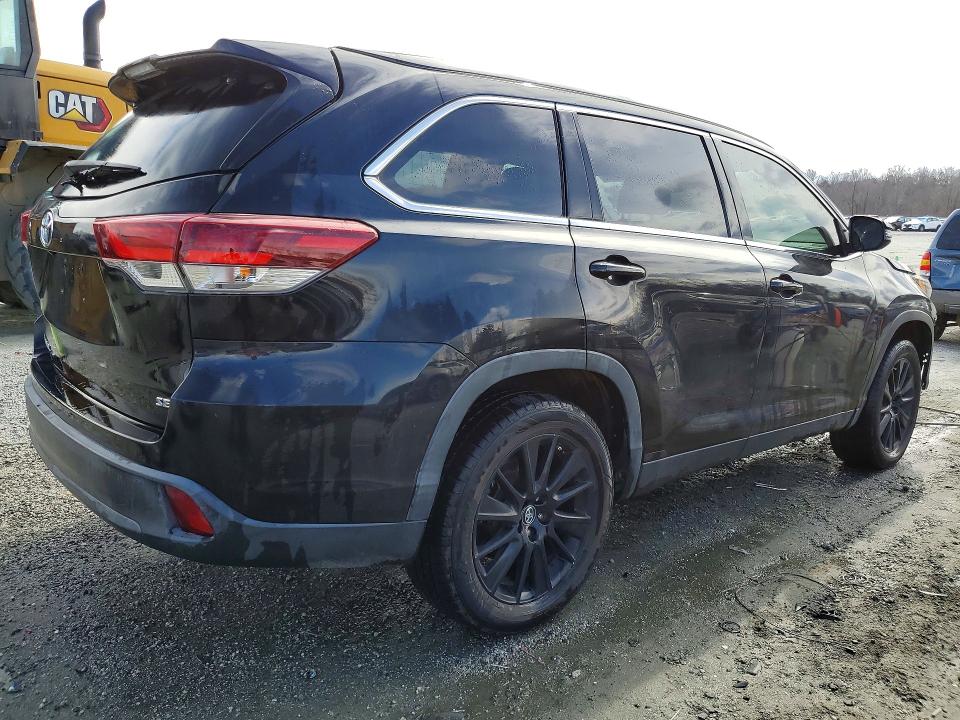 Продажа на аукционе авто 2019 Toyota Highlander, vin: 5TDKZRFH0KS359414, номер лота: 77655295