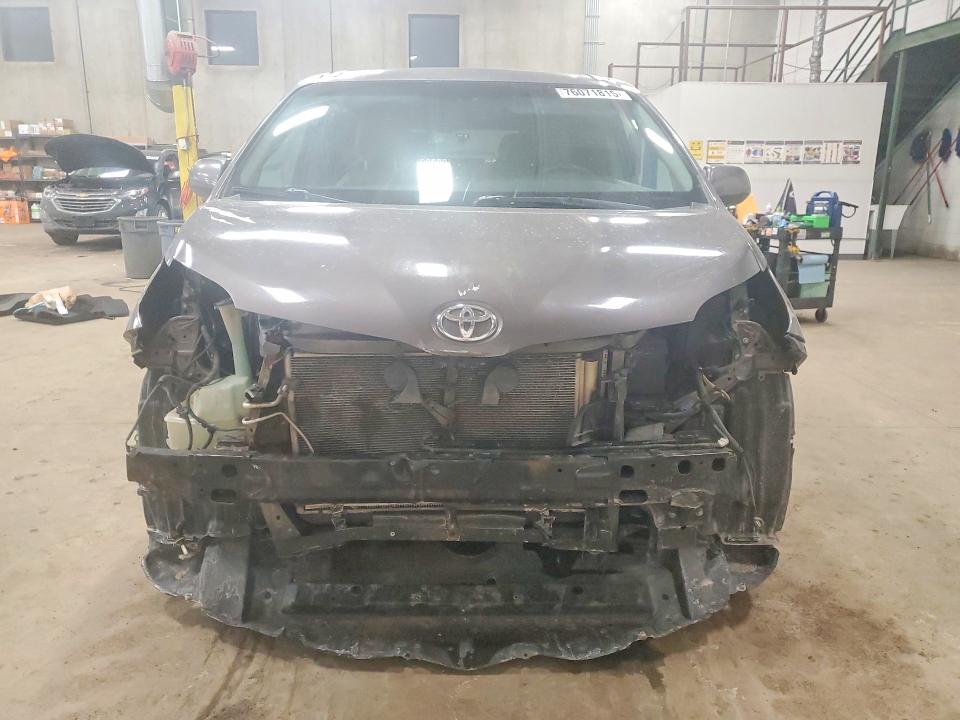 Продаж на аукціоні авто 2015 Toyota Sienna Xle, vin: 5TDYK3DC4FS552951, номер лоту: 76071815