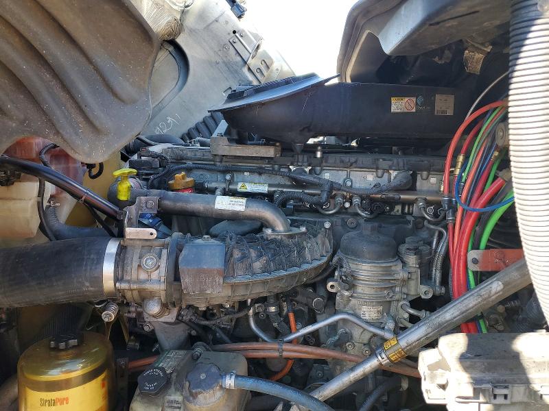 77429215 :رقم المزاد ، 1FUBGEDV0GLHC5749 vin ، 2016 Freightliner Cascadia 1 مزاد بيع
