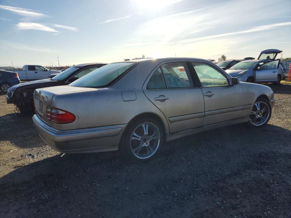 77832365 :رقم المزاد ، WDBJF65J52B427767 vin ، 2002 Mercedes-benz E-class مزاد بيع