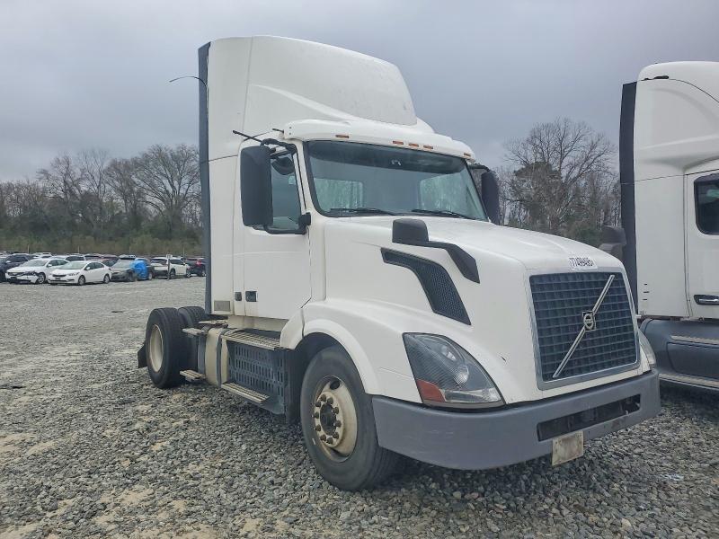 2017 Volvo Vnl მანქანა იყიდება აუქციონზე, vin: 4V4N39TGXHN987977, აუქციონის ნომერი: 77499495