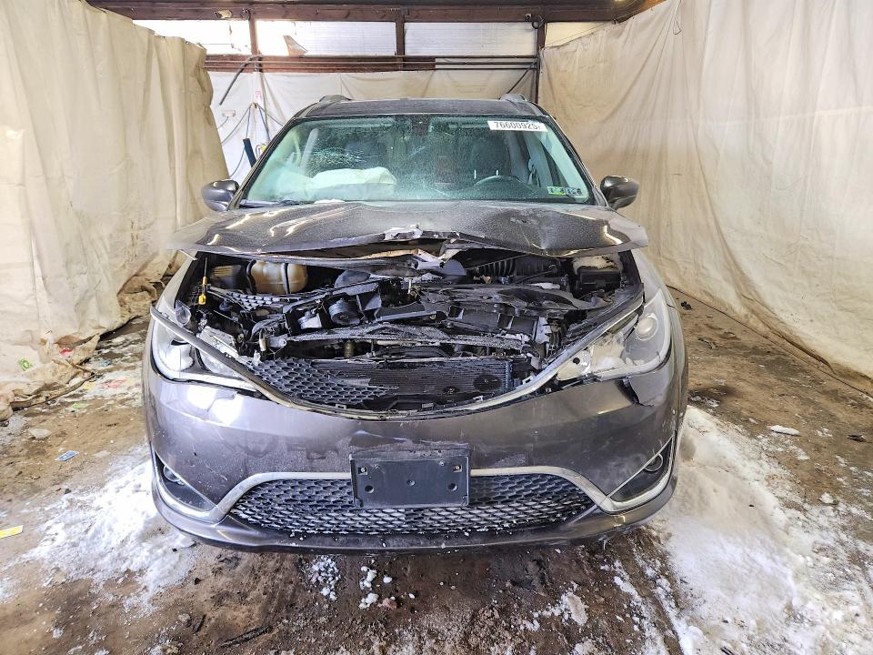 76600925 :رقم المزاد ، 2C4RC1EG5JR292858 vin ، 2018 Chrysler Pacifica مزاد بيع