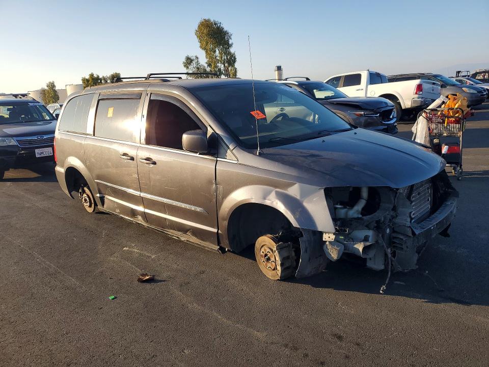 2015 Chrysler Town & Country მანქანა იყიდება აუქციონზე, vin: 2C4RC1BG7FR645273, აუქციონის ნომერი: 75699715