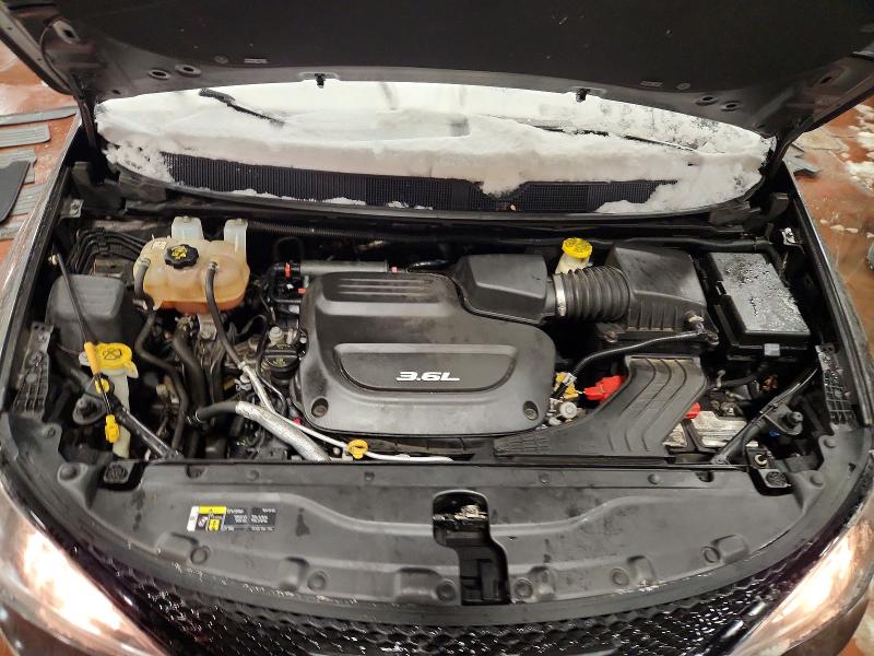 76138025 :رقم المزاد ، 2C4RC1EG6JR333465 vin ، 2018 Chrysler Pacifica مزاد بيع