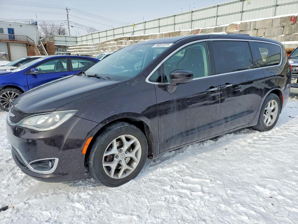 76051825 :رقم المزاد ، 2C4RC1FG7JR157055 vin ، 2018 Chrysler Pacifica مزاد بيع