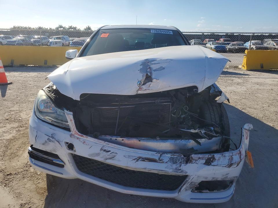 Продажа на аукционе авто 2013 Mercedes-benz C, vin: WDDGF4HB9DR272502, номер лота: 76284445