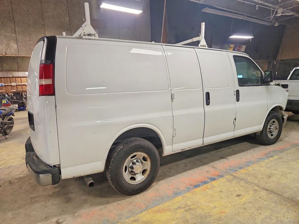 75624335 :رقم المزاد ، 1GCWGFCA0E1162290 vin ، 2014 Chev Express G2500 مزاد بيع