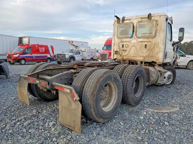 2020 Freightliner Cascadia 126 მანქანა იყიდება აუქციონზე, vin: 3AKJHLFGXLSLN4952, აუქციონის ნომერი: 75474825