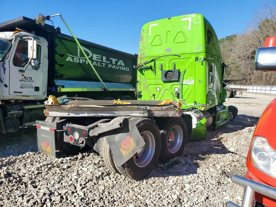 99849675 :رقم المزاد ، 3AKJHHDR3PSNX5946 vin ، 2023 Freightliner Cascadia 126 مزاد بيع