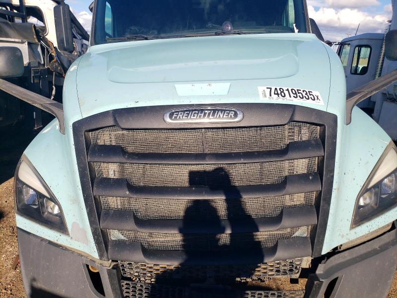 Продажа на аукционе авто 2020 Freightliner Cascadia 126, vin: 1FUJHHDV7LLKX2302, номер лота: 74819535