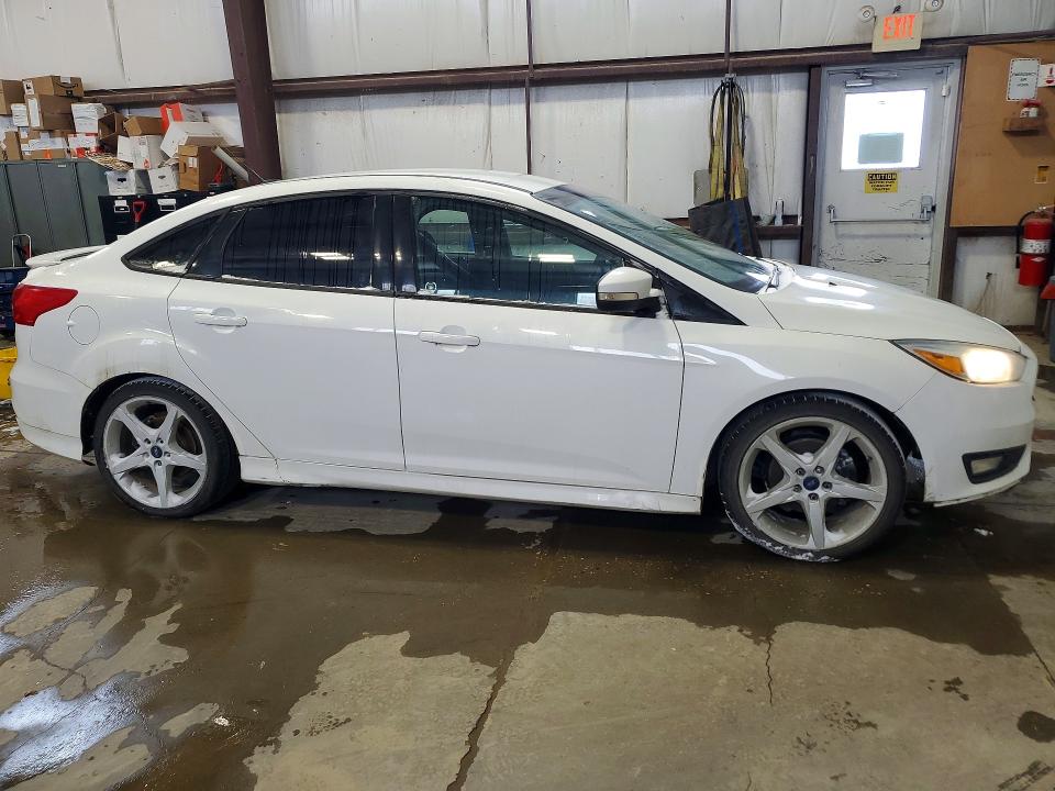 77426215 :رقم المزاد ، 1FADP3F26FL271617 vin ، 2015 Ford Focus Se مزاد بيع