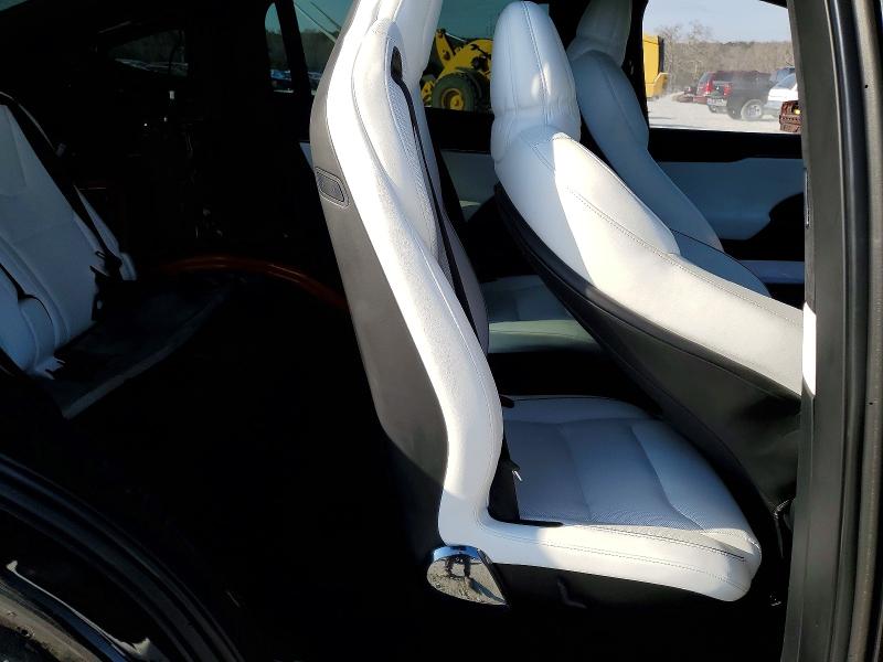 76454195 :رقم المزاد ، 7SAXCBE66RF440725 vin ، 2024 Tesla Model X مزاد بيع