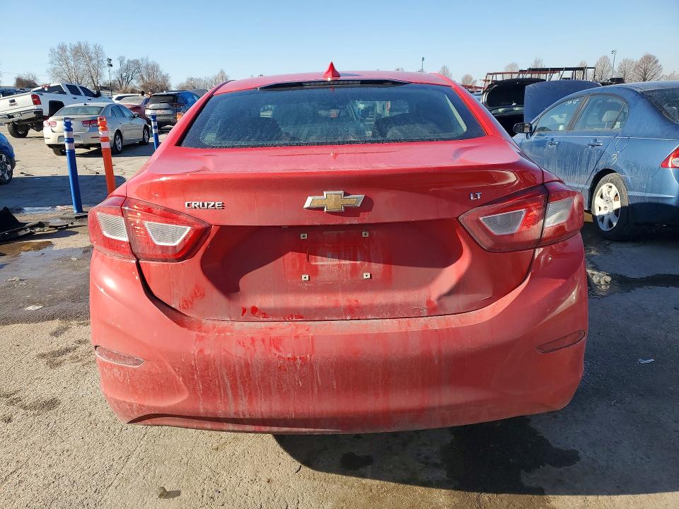 76052655 :رقم المزاد ، 1G1BE5SM0J7247348 vin ، 2018 Chevrolet Cruze مزاد بيع