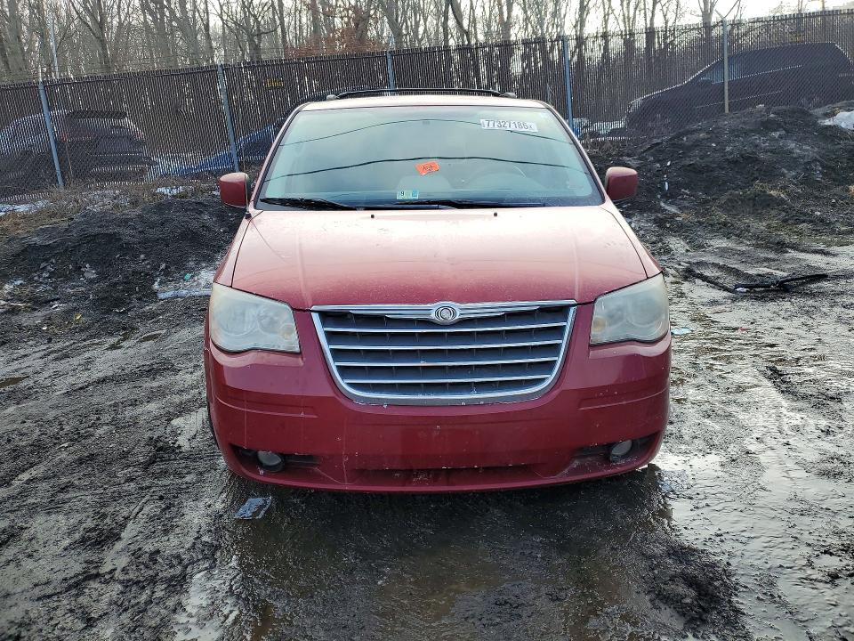 77327185 :رقم المزاد ، 2A4RR5D15AR239977 vin ، 2010 Chrysler Town & Country مزاد بيع