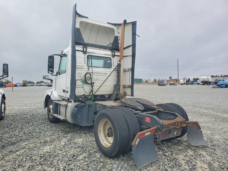 2017 Volvo Vnl მანქანა იყიდება აუქციონზე, vin: 4V4N39TGXHN987977, აუქციონის ნომერი: 77499495