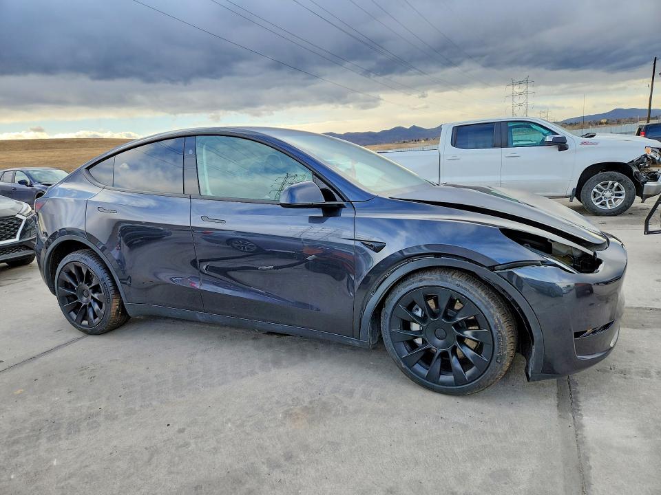 Продажа на аукционе авто 2024 Tesla Model Y, vin: 7SAYGDEE7RF079789, номер лота: 75512185