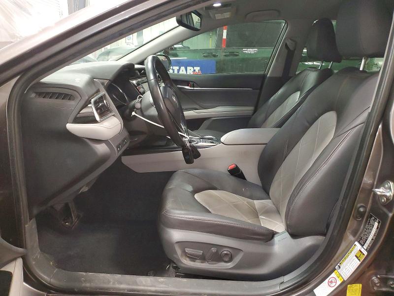 75677995 :رقم المزاد ، 4T1B21HK6JU007622 vin ، 2018 Toyota Camry Hybr مزاد بيع