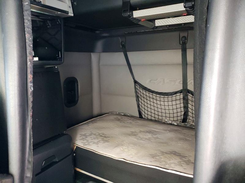 Продажа на аукционе авто 2018 Freightliner Cascadia 126, vin: 3AKJHHDR4JSJC6858, номер лота: 74853285